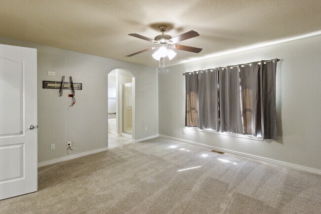 Building Photo - 5552 W 29th St