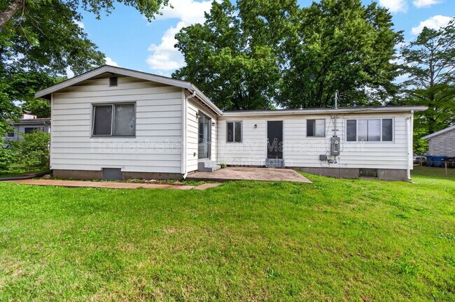 Building Photo - 1310 Petite Dr