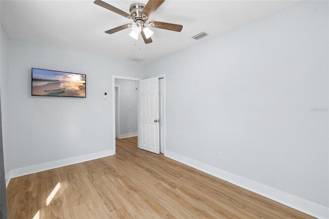 Building Photo - 2606 W Henry Ave