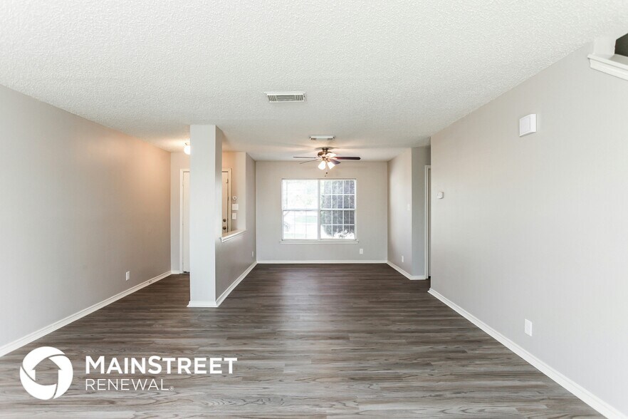 Building Photo - 6135 Lyndell Spring