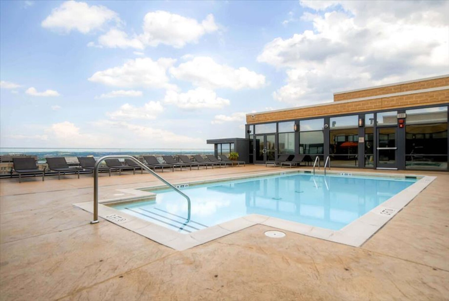 Building Photo - 1405 S Fern St