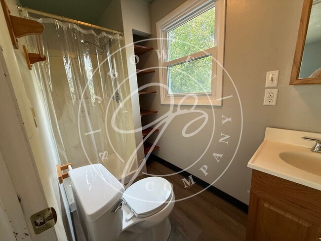 Building Photo - 3-Bedroom South Toledo Home with 2 Full Ba...