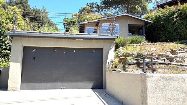 Building Photo - 2306 Teviot St