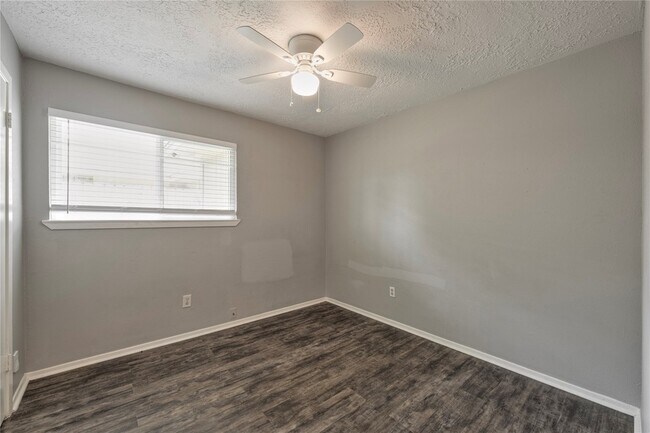 Building Photo - 14119 Bella Dr