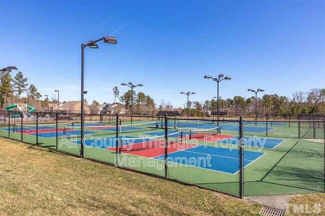 Building Photo - 412 Irving Way