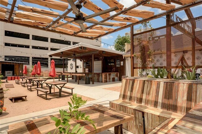 Building Photo - 1406 Windsor Rd