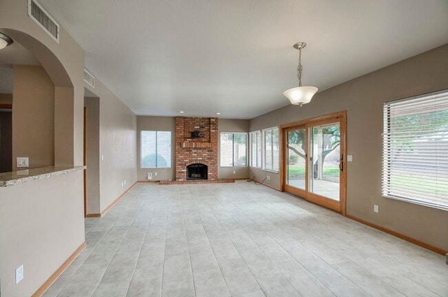 Building Photo - Spacious Tempe 4 bedroom