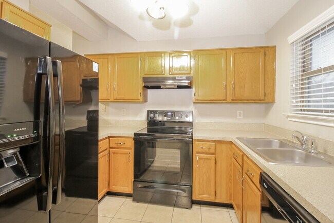 Building Photo - 1345 Jasmine Dr