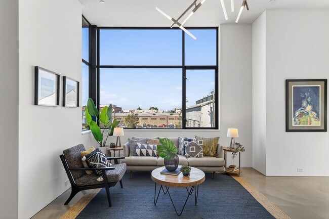 Building Photo - 811 Folger Ave