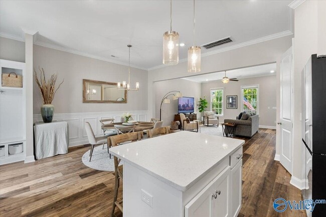 Building Photo - 38 Pine St