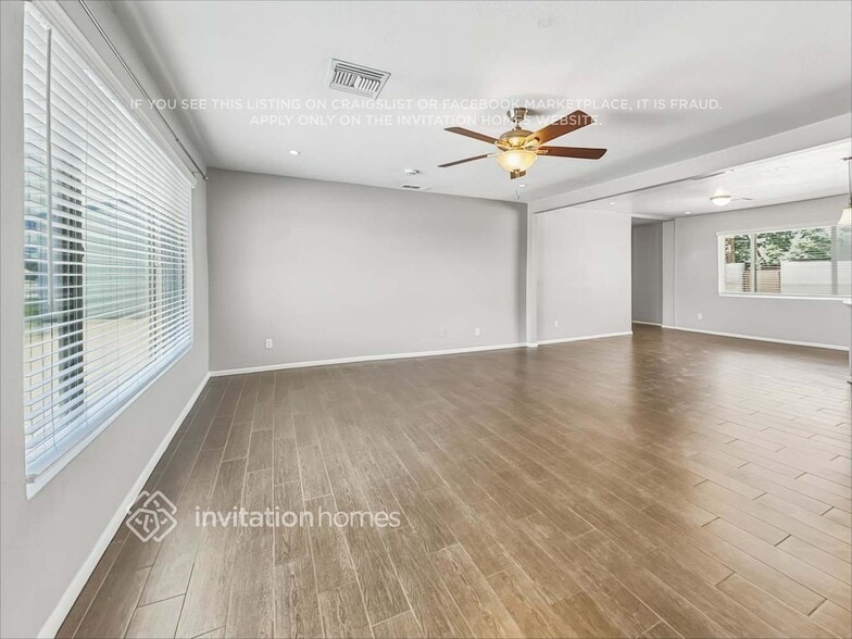 Building Photo - 8746 E Palm Ln