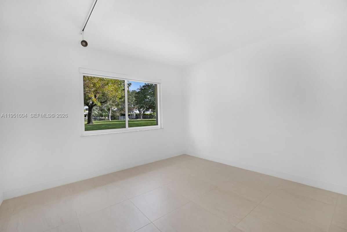 Building Photo - 2045 SW 125th Ct