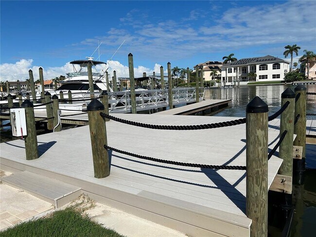 Building Photo - 2775 Kipps Colony Dr S