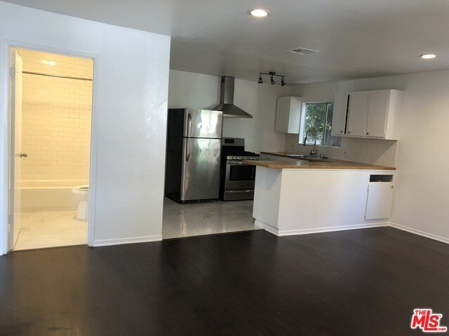 Building Photo - 719 N Formosa Ave