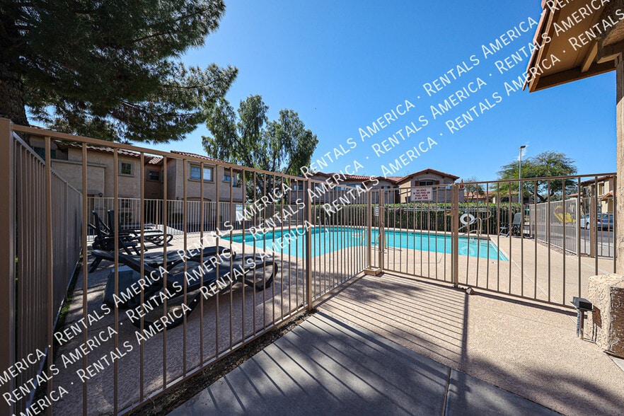 Building Photo - 2831 E Southern Ave