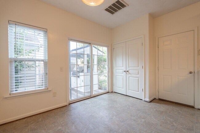 Building Photo - 5111 Moreland St