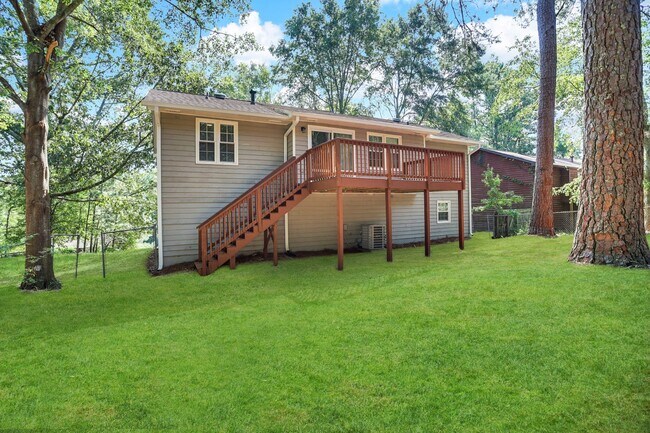 Building Photo - 2643 Laurel View Dr