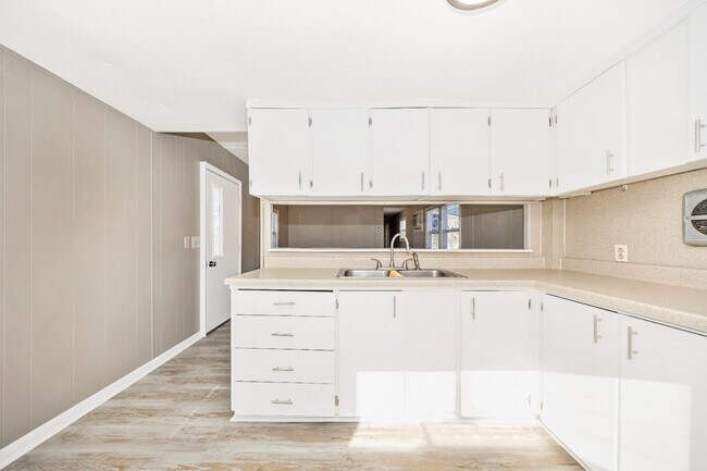 Building Photo - 5201 Amos Reeder Rd