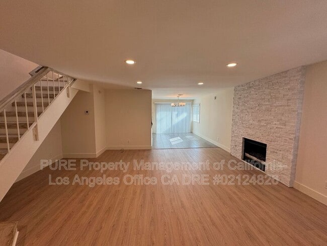 Building Photo - 2330 Oak St