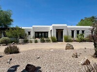 Building Photo - 660 W Golf View Dr