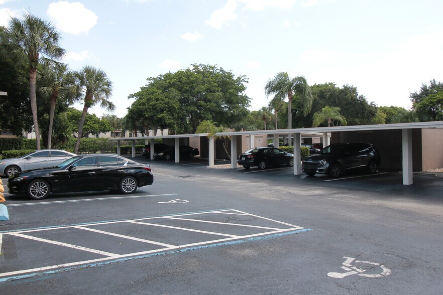 Building Photo - 6562 Boca del Mar Dr