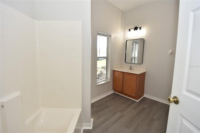 Building Photo - 4 Lynn Pl