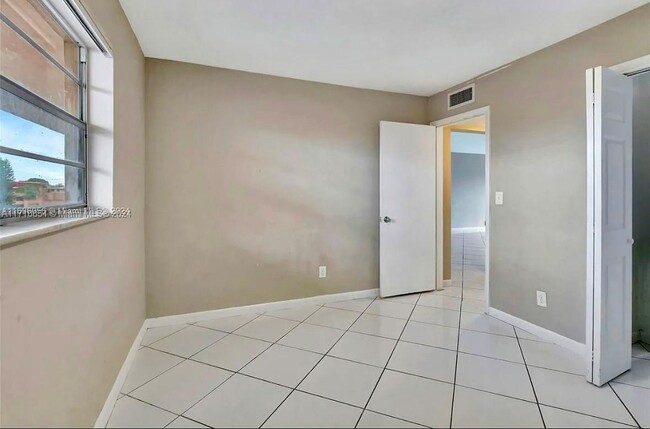 Building Photo - 2 bedroom in North Miami Beach FL 33179