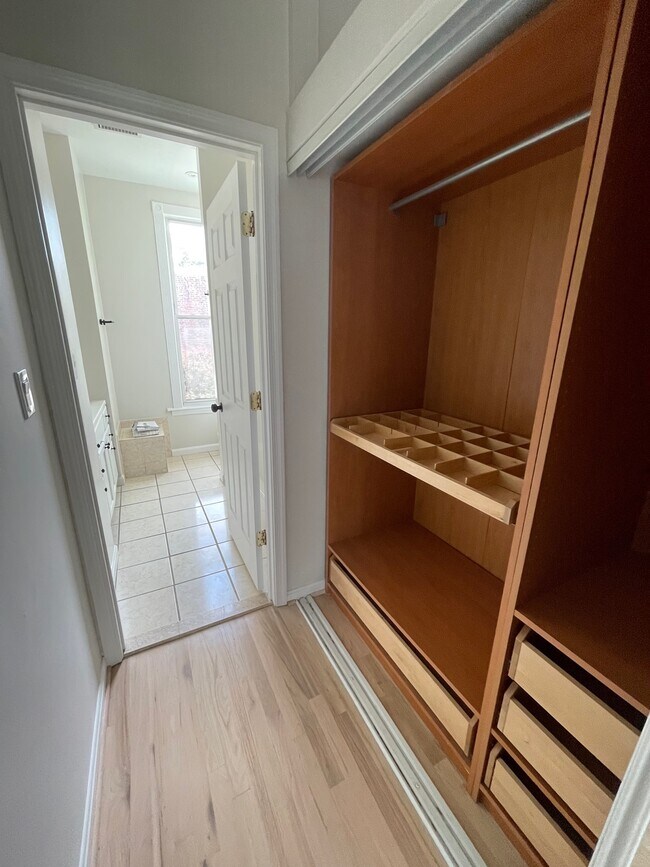 Building Photo - 3131 11th St NW