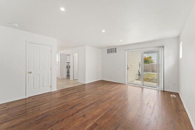 Building Photo - Spacious DuPont Home with A/C, Bonus Loft, Large Patio & Fully Fenced Yard!