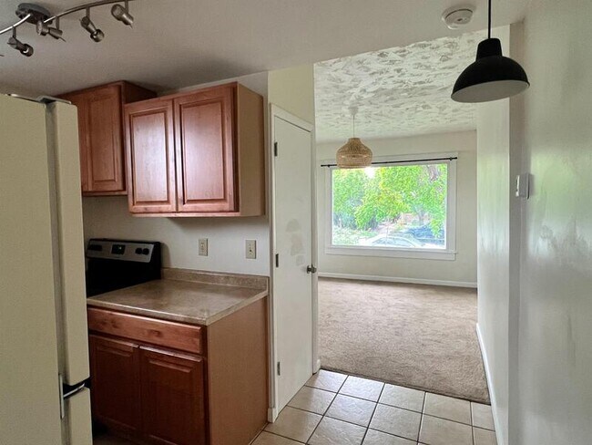 Building Photo - 867 Browning Ave