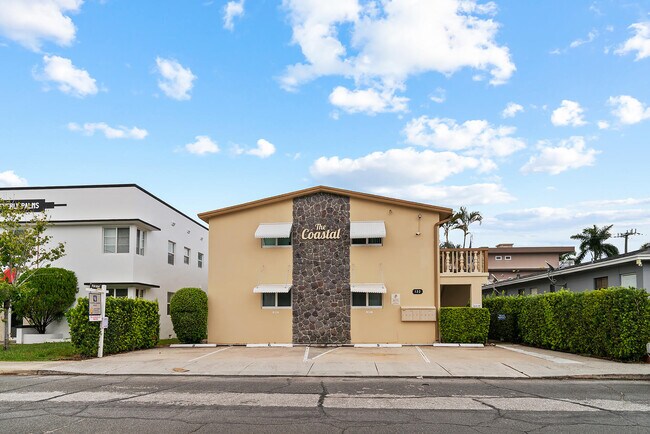 Building Photo - 122 S Lakeside Dr