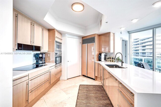 Building Photo - 1000 South Pointe Dr