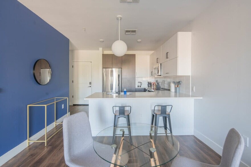 Building Photo - 701 W Rio Salado Pkwy