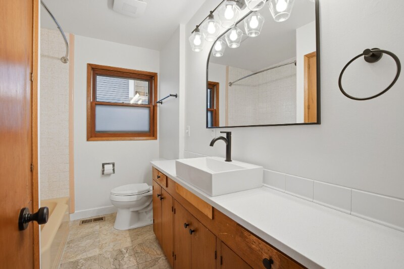 Building Photo - 5845 NE 30th Ave