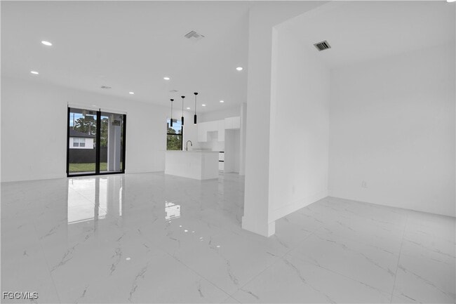 Building Photo - 3202 32nd St W