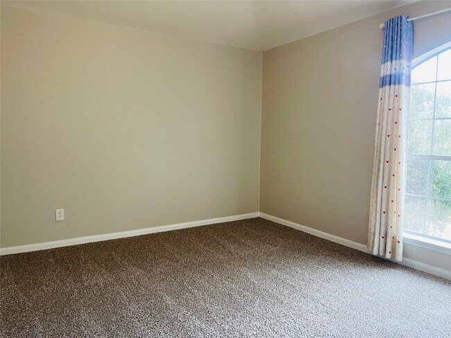 Building Photo - 2111 Castle Gardens Ln
