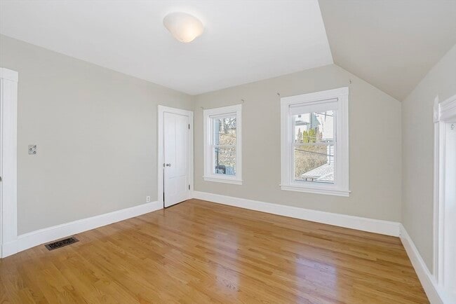 Building Photo - 16 Oak Grove Terrace