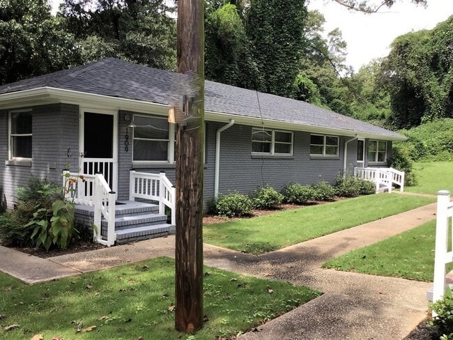 Building Photo - 1907 Lyle Ave