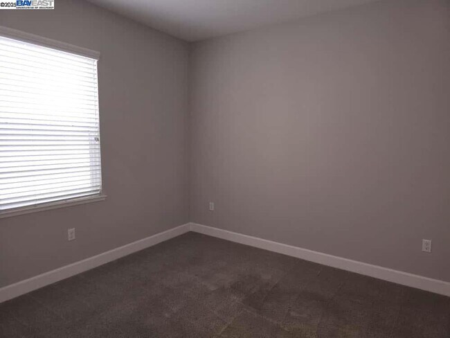 Building Photo - 8553 Waveside Wy