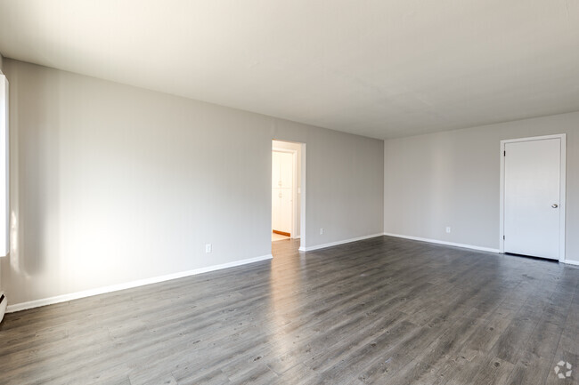 2BR, 1BA - 780SF- Living Room - Como Court