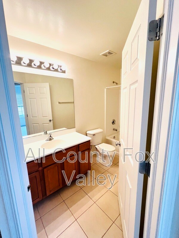 Building Photo - 765 Thornbury Ct