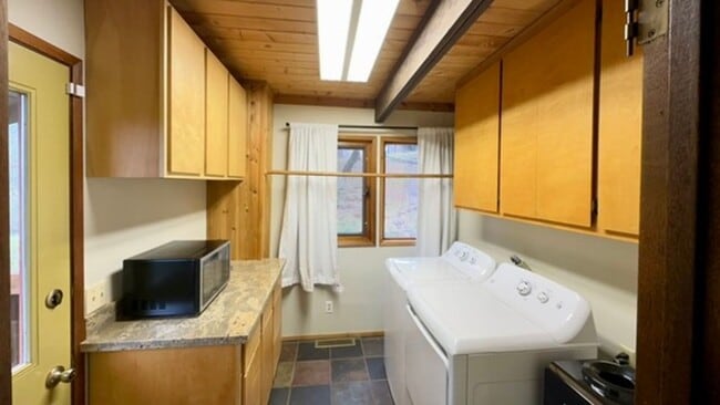 Building Photo - AUBURN LAKE TRAILS