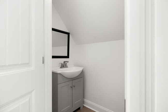 Building Photo - Completely Renovated 4bd/2ba in Olive Branch