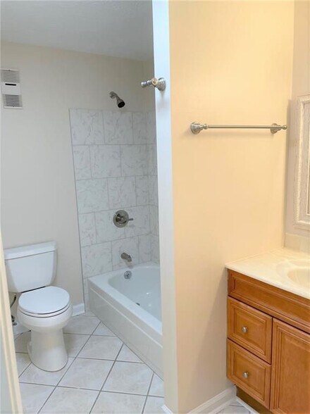 Building Photo - 408 Wynnes Ridge Cir SE