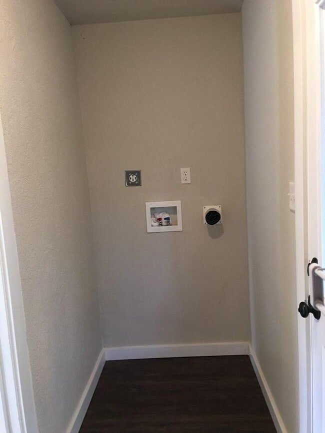 Building Photo - 1 Bedroom Home in Redding - MUST SEE