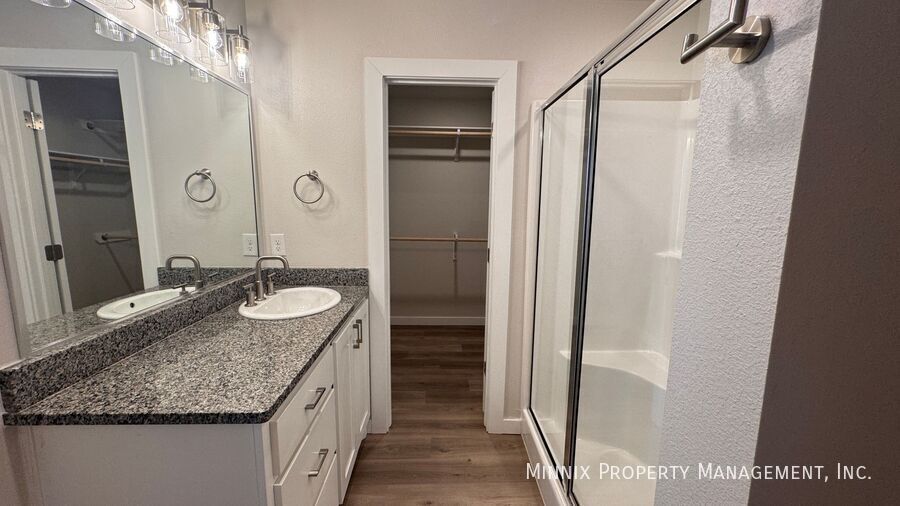 Building Photo - 7706 Elm Ave