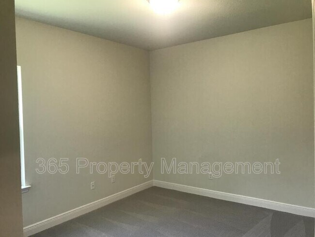 Building Photo - 3044 S Haberland Blvd