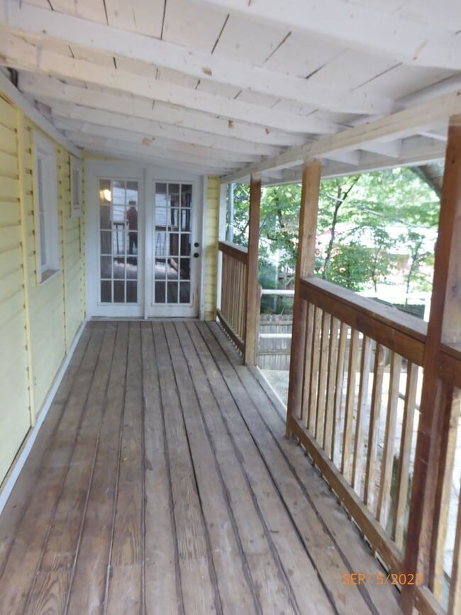 Building Photo - Historic home In The Heart Of Bluff Park