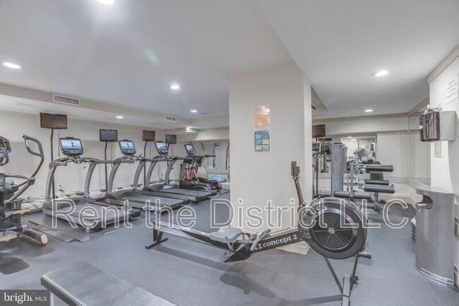 Building Photo - 915 E St NW