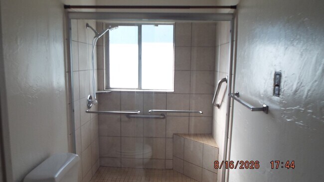 Building Photo - 807 Stonegate Dr